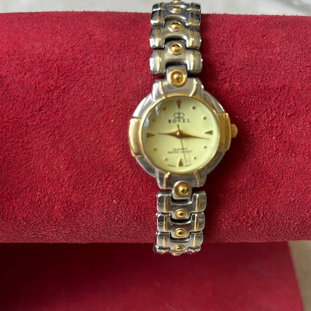 Rovel women Quartz Watch
